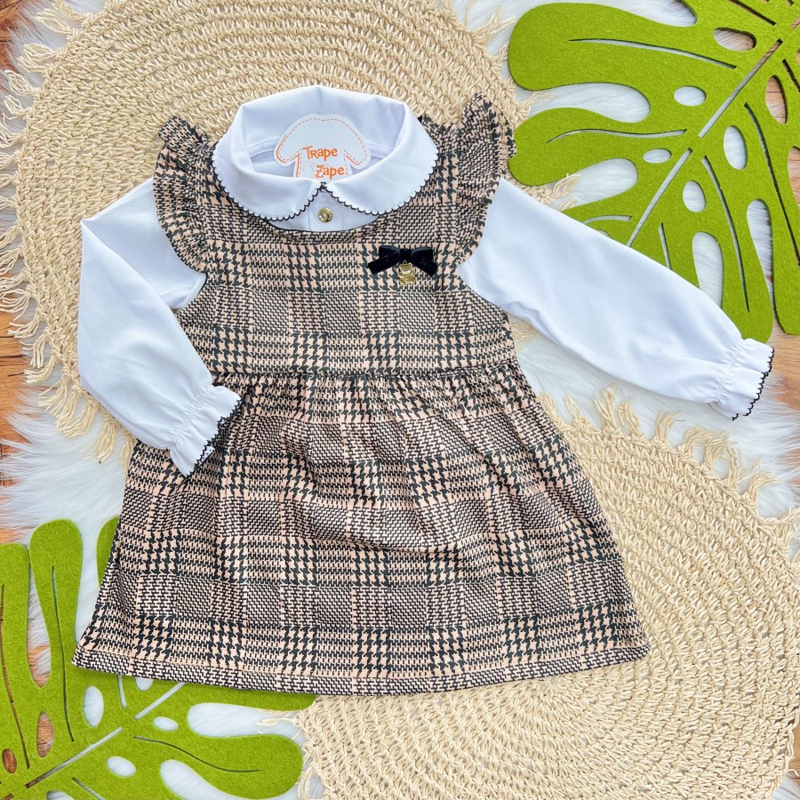 Conj. Blusa Manga Longa Gola Bordada e Salopete em Plush - Marrom e Branco Acetinado 